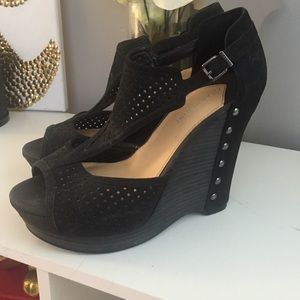 Black wedges