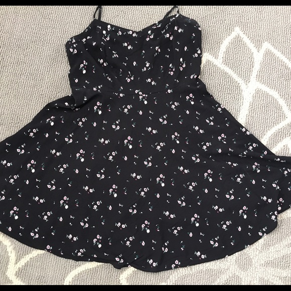Old Navy Dresses & Skirts - 🌹L Old Navy Flare Bottom Dress. Worn Once