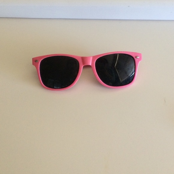 pink sunglasses
