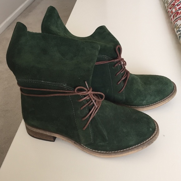 Dark hunter green suede Steve Madden boots