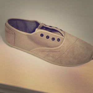 Toms