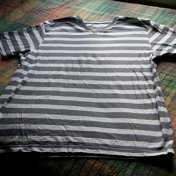 V neck shirt - Picture 1 of 2