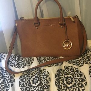 Micheal kors bag bnwot! (Sutton) LOWEST