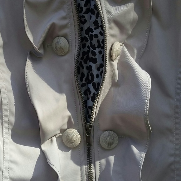Light gray jacket - Picture 2 of 3