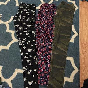 Bundle of three patterned leggings!
