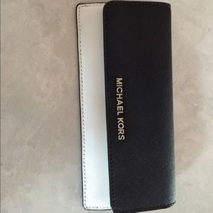 Michael Kors wallet nwot