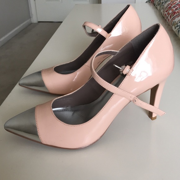 Light pink patent heel with a metallic toe cap