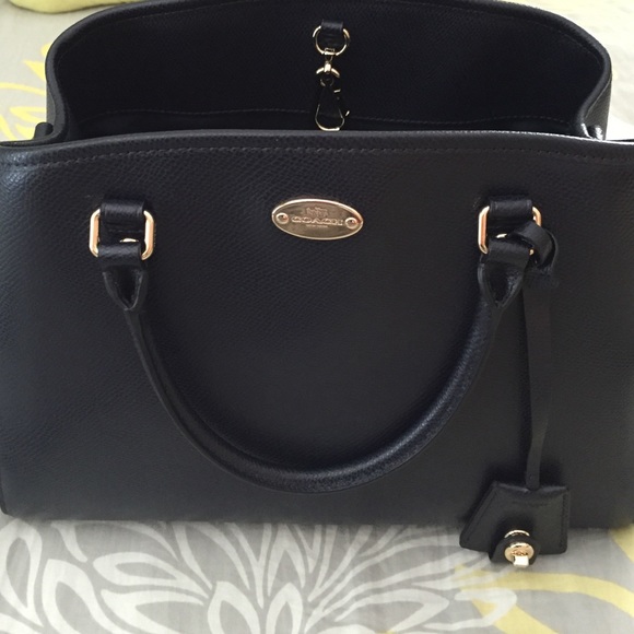 Coach Handbags - Preowned Coach Crossgrain leather Margo carryall.
