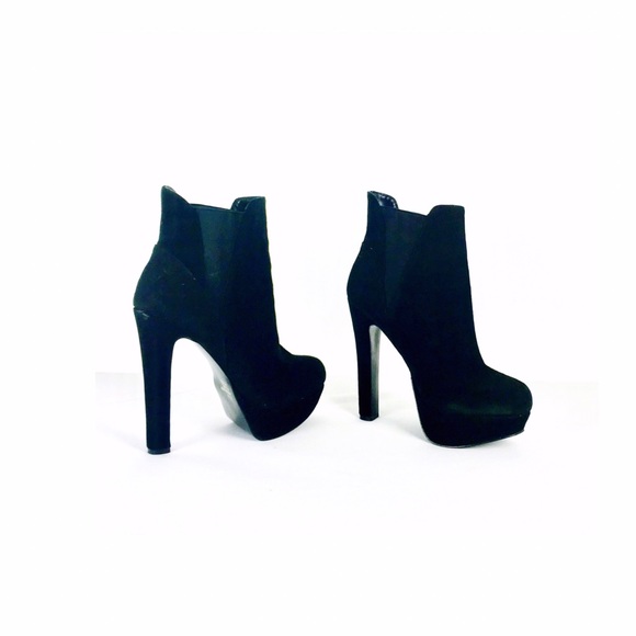Bakers Shoes - 🎉HP🎉 perfect black suede platform booties