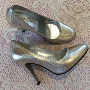 Jessica Simpson pumps