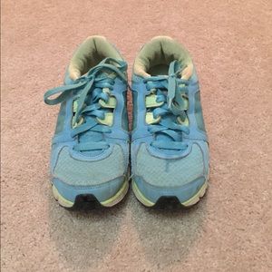 Nike dual fusion sneakers