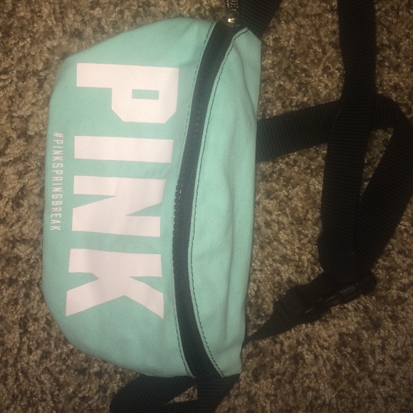 VS fanny pack😍