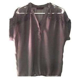 Gray sheer short-sleeved top