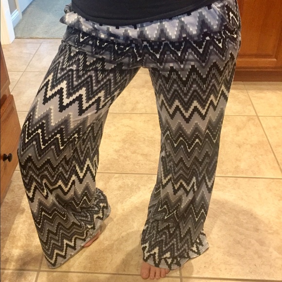 Aztec Pattern Pants Size Small - Picture 4 of 4