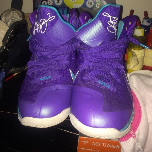 Lebron 9 "summit lake hornets" size 8(men) - Picture 4 of 4