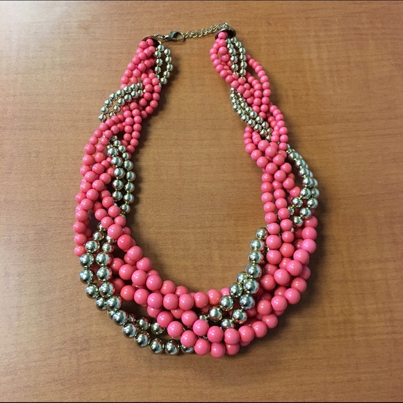 FLASH SALE ⚠️ Coral & Gold Statement Necklace