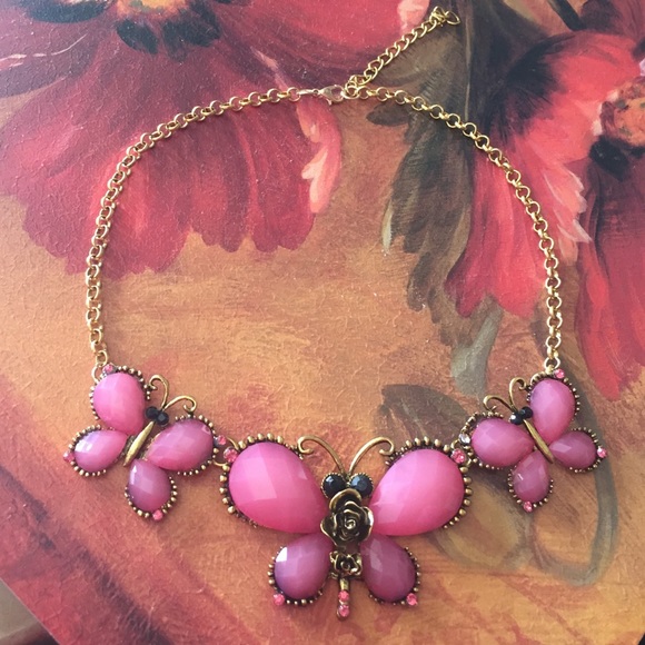Jewelry - 🔴NEW Pink butterfly necklace
