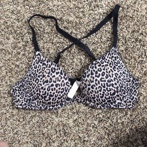 Cheeta vs pink bra