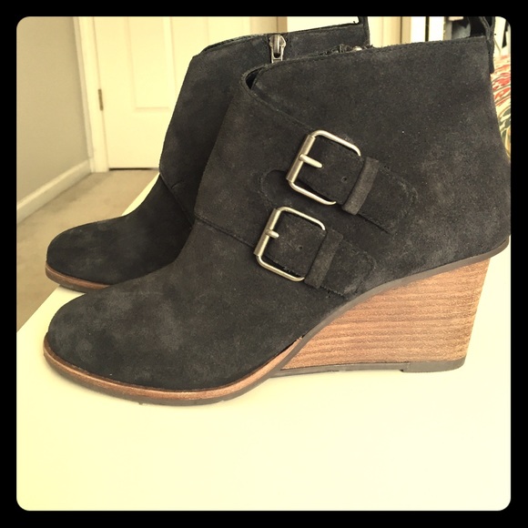 Dolce Vita dark gray suede bootie