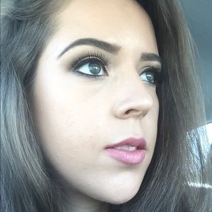 Meet your Posher, Hillary