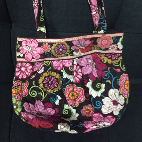 Vera Bradley floral shoulder bag.