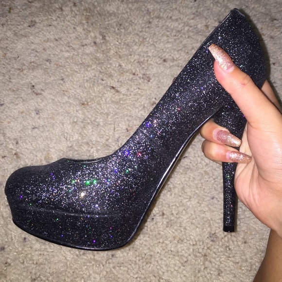 Guess pump heels