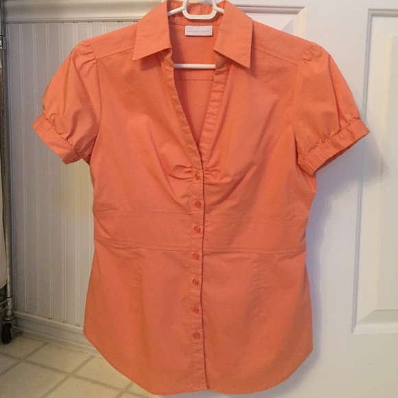 Small short sleeve v-neck button down blouse shirt