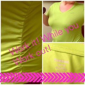 Reebok moisture wicking work out top! 💪🏻