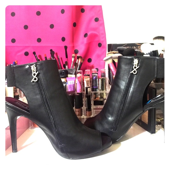 Steve Madden Shoes - Black peep toe high heel zip bootie
