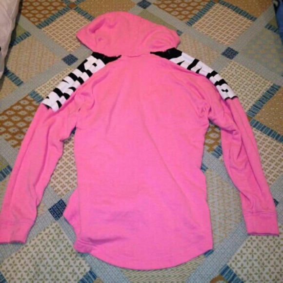 Victoria Secret Pullover - Picture 2 of 2