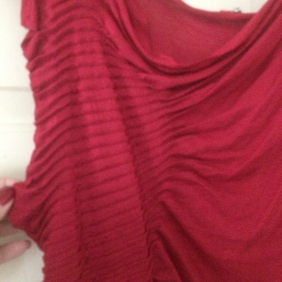 Asymmetric Red Elongated Tank Sz L - Picture 4 of 5