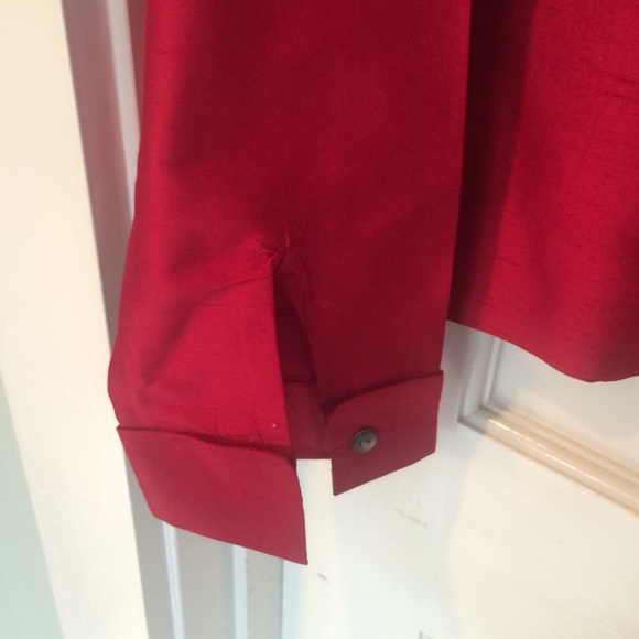 🎄Pure silk red blouse.. Get Ready for Holidays! - Picture 3 of 3