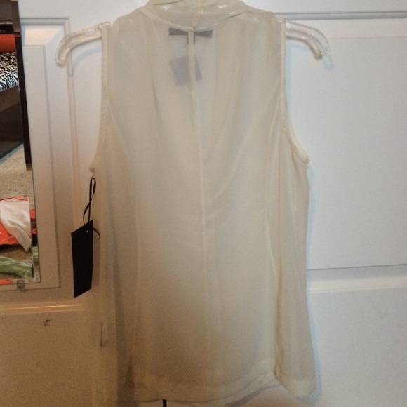 blouse - Picture 2 of 4