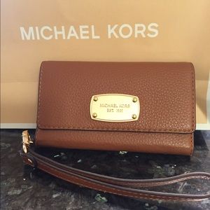 Michael kors iPhone 6 wristlet wallet