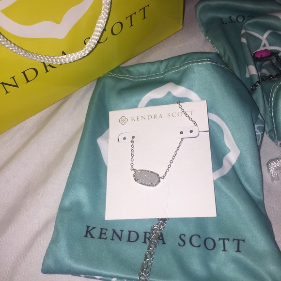Kendra Scott necklace
