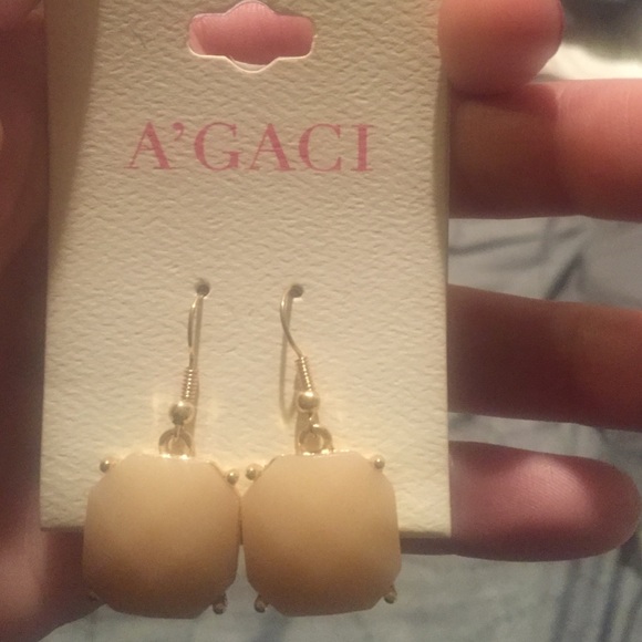 Nude earrings