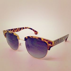 💋 BOGO 💋 New Urban Outfitters Club Master