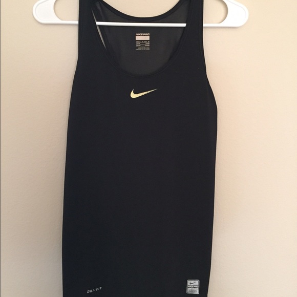 Nike pro top. ✔️