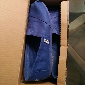 Toms classics cobalt size 6