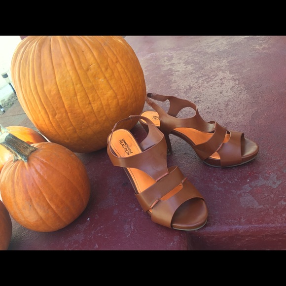 Kenneth Cole Sandals size 8