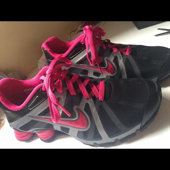 New Nike Shox Pink and Black, number 6.5Y, EUR39!