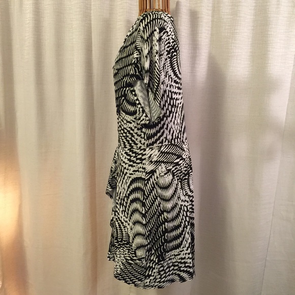 { bebe} B&W Printed Surplice Faux Wrap Dress - Picture 2 of 4