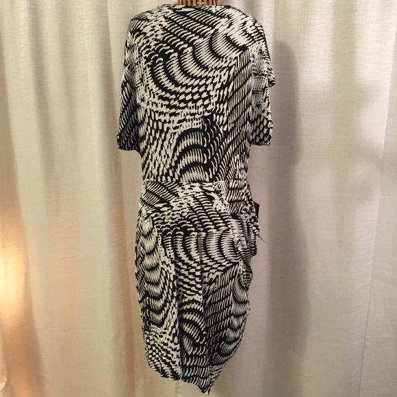 { bebe} B&W Printed Surplice Faux Wrap Dress - Picture 3 of 4