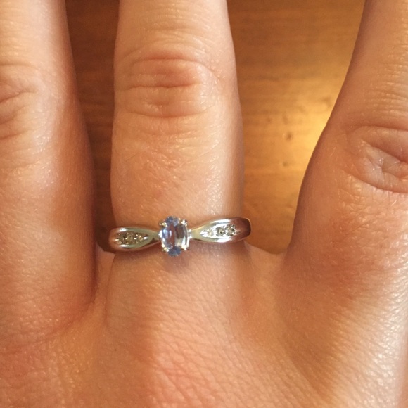 Stunning ring - Picture 2 of 3