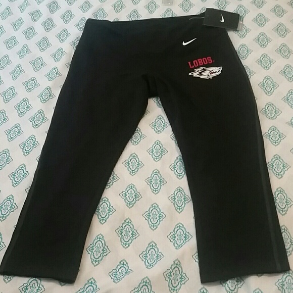 Nike dri-fit workout leggings UNM