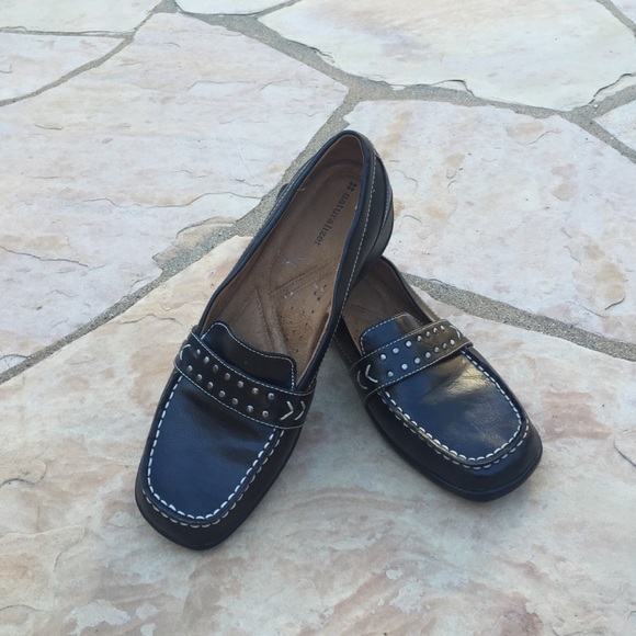 Black leather flats, naturalizer size 8 1/2 M