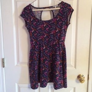 Blue dress with pink feathers