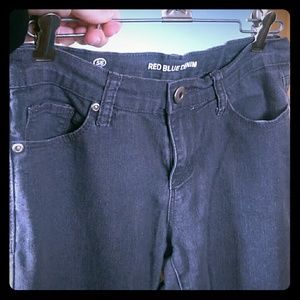 Grey skinny jegging jeans