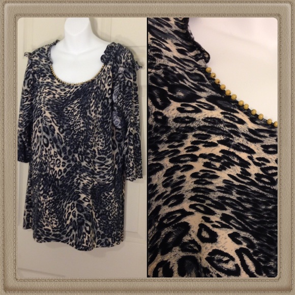 🎉HOST PICK 1/11🎉 NWT Loving It Shirt