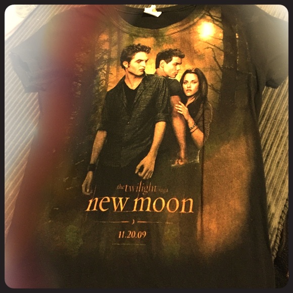 The twilight saga New Moon shirt